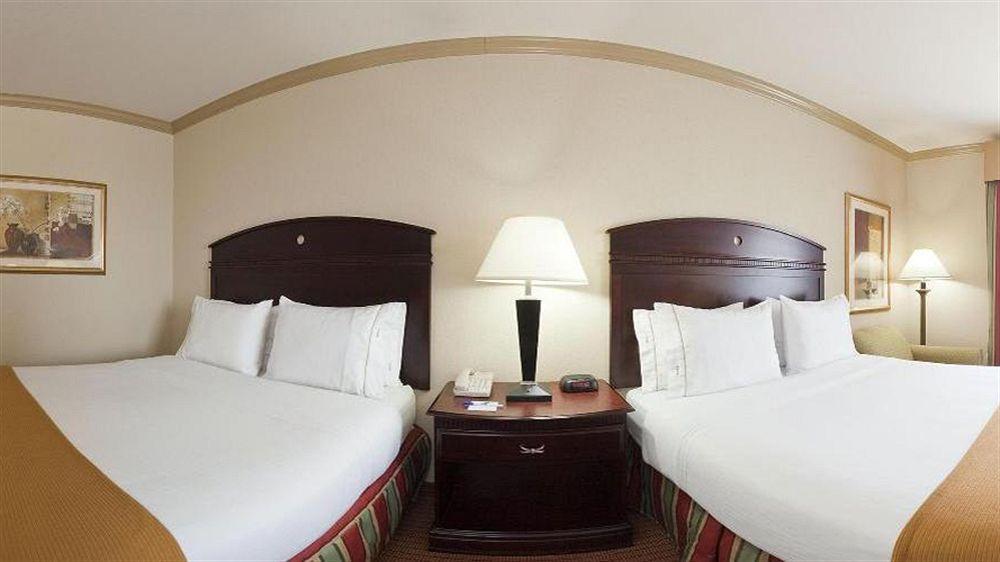 Holiday Inn Express & Suites Wharton By Ihg Buitenkant foto