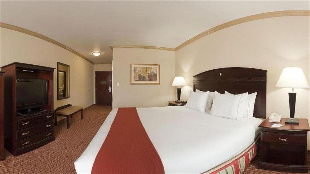 Holiday Inn Express & Suites Wharton By Ihg Buitenkant foto