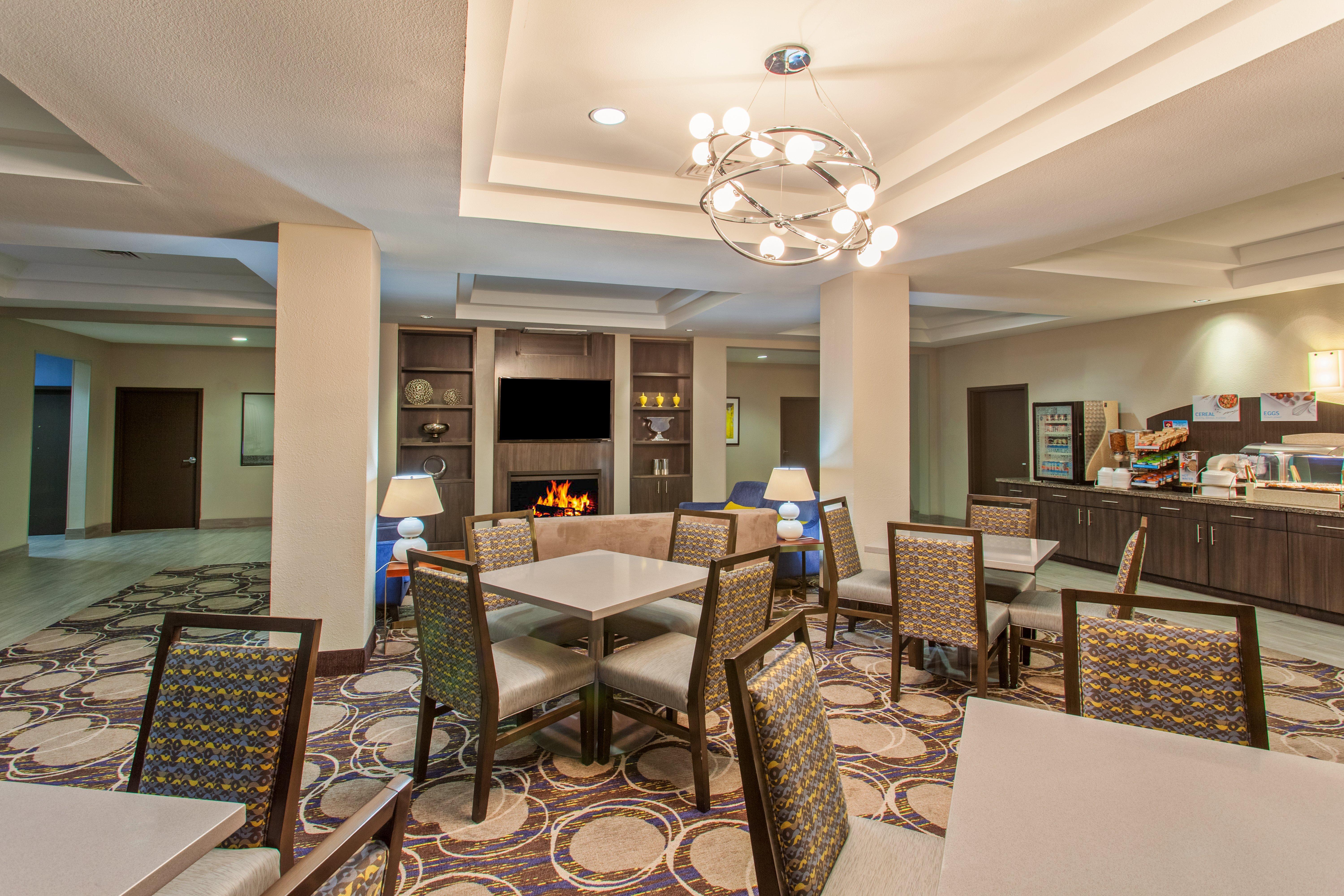 Holiday Inn Express & Suites Wharton By Ihg Buitenkant foto